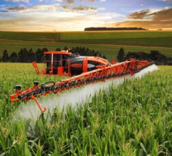 Cobertura foliar en cultivo durante operación de pulverización agrícola